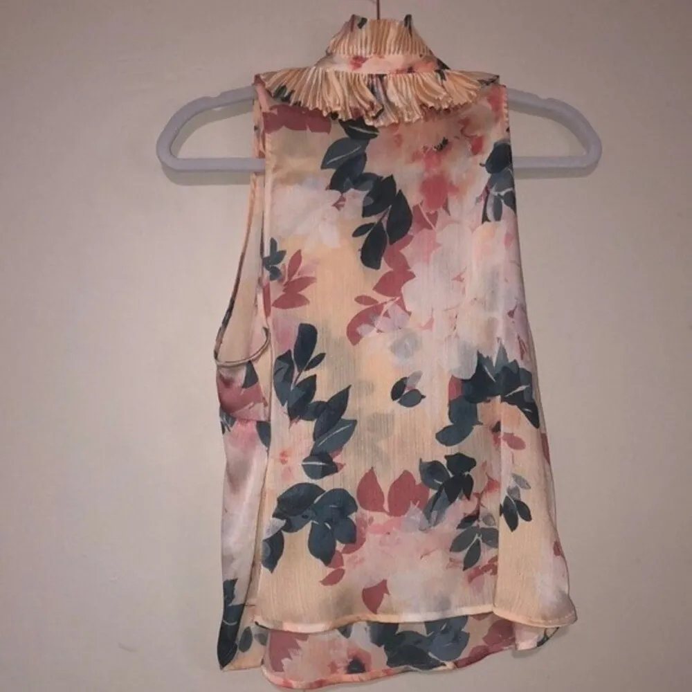 Ryegrass ruffled tie neck floral top size S Pink - Image 3