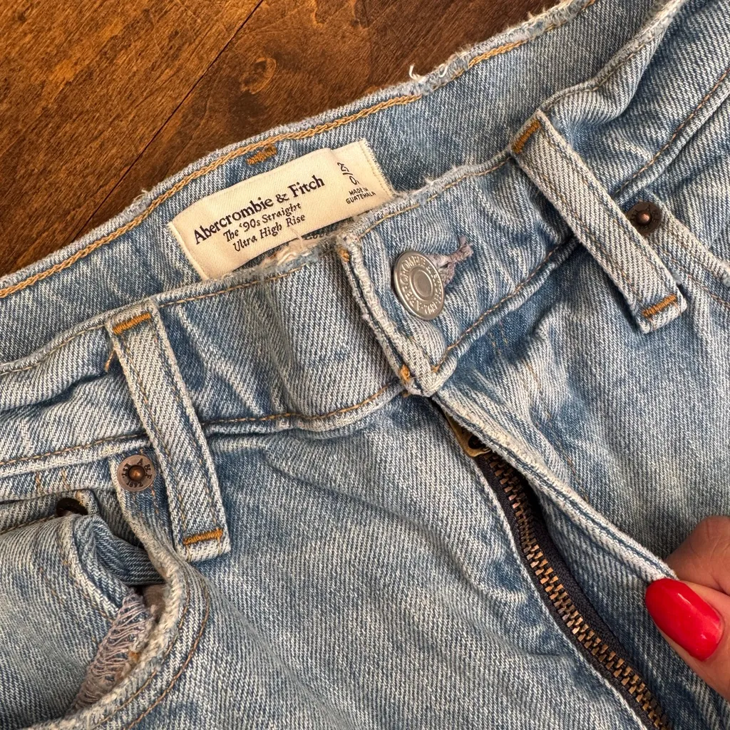 Abercrombie and fitch light wash high waisted straight leg ripped jeans US 25 - Image 5