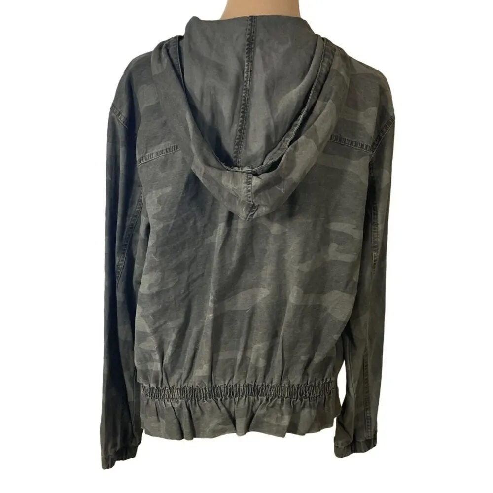 Maurices Women's Jacket Camo Hood Ruffle Bottom Lightweight Size XL Extra Large - Image 3