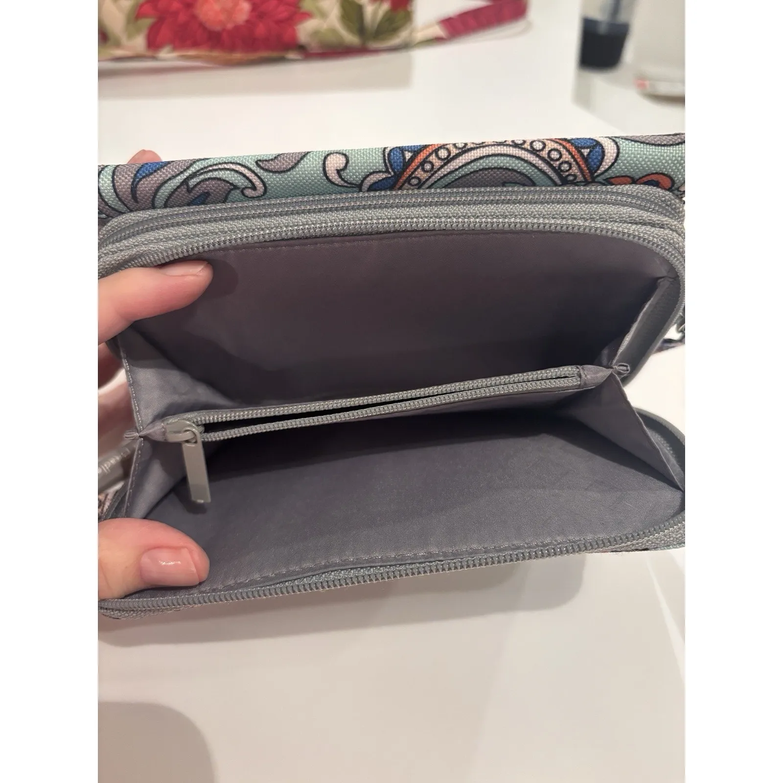 Vera Bradley Quilted Crossbody TriFold Wristlet RFID Wallet Fan Flowers Pattern - Image 5