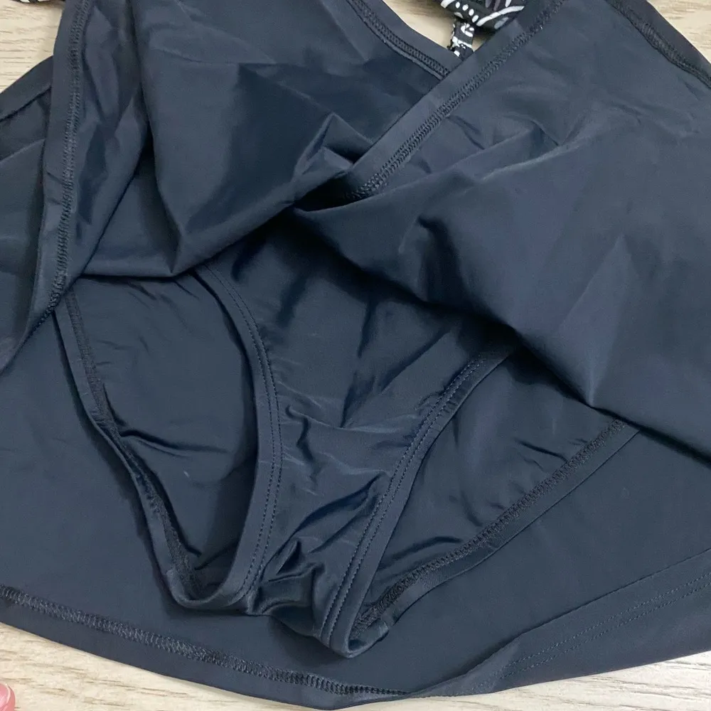 Croft & Barrow Black and White Two Piece Swimsuit - Image 9