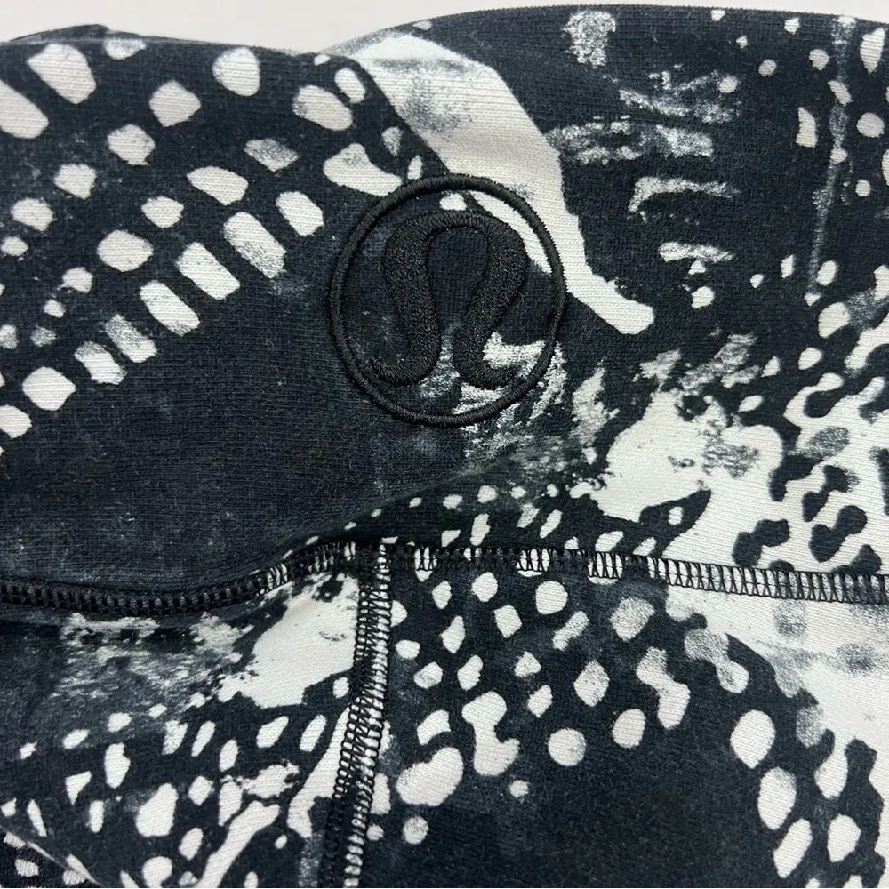 Scuba Hoodie III
Static Mist White Black / Black - Image 9