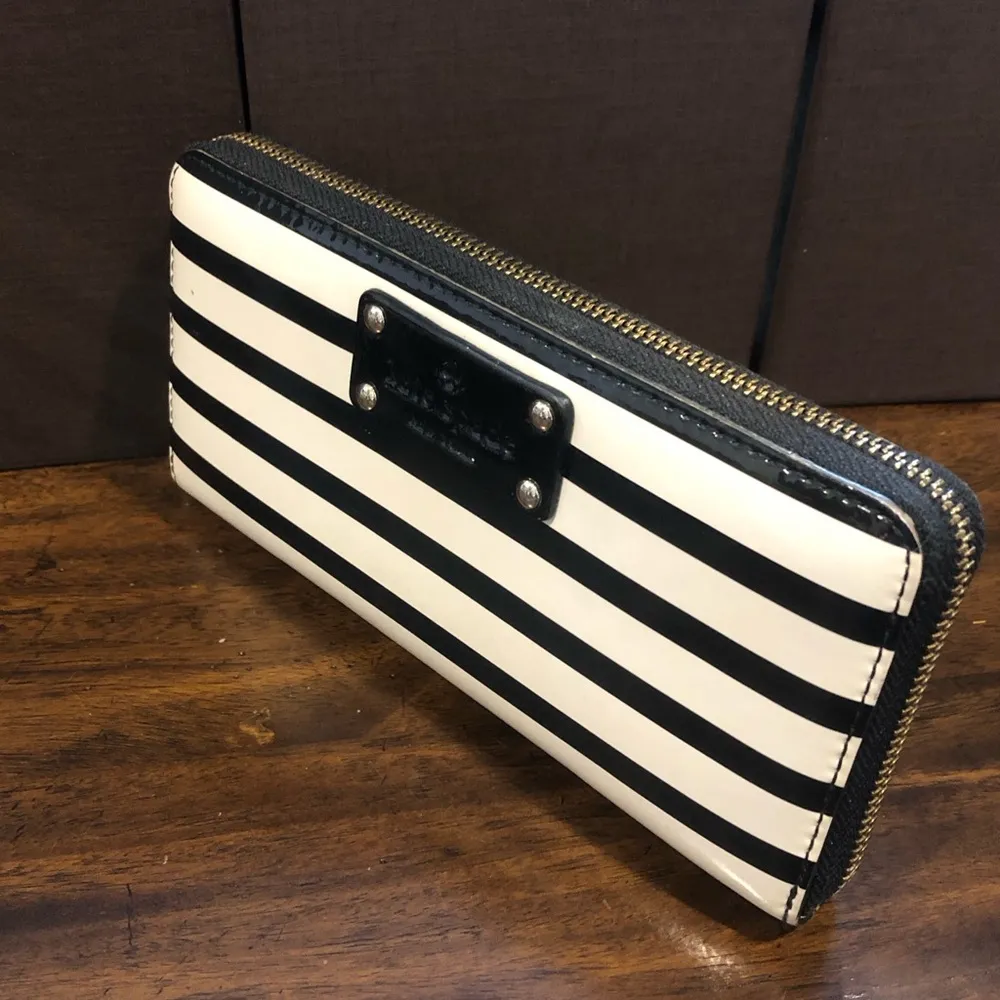 KATE SPADE Wellesley Rachelle Striped Patent Leather Full Zip Continental Wallet - Image 4