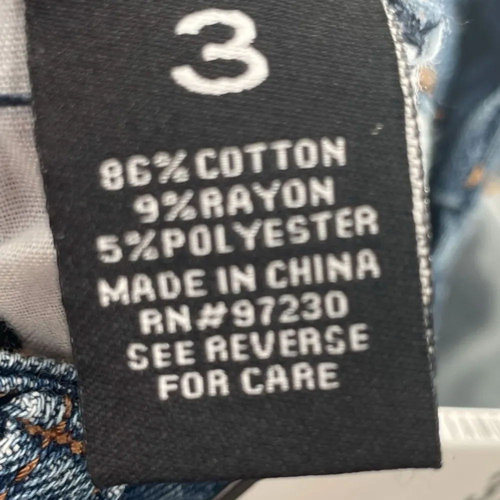 ALMOST FAMOUS BOYFRIEND SHORT IN BLUE SIZE 3 - Image 10