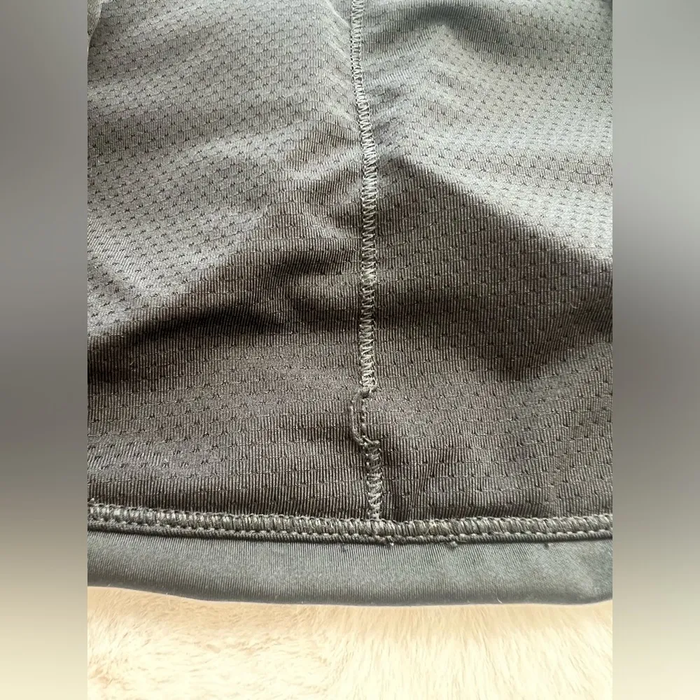 Criss Cross Back Sports Bra in Black Size Small - Image 7