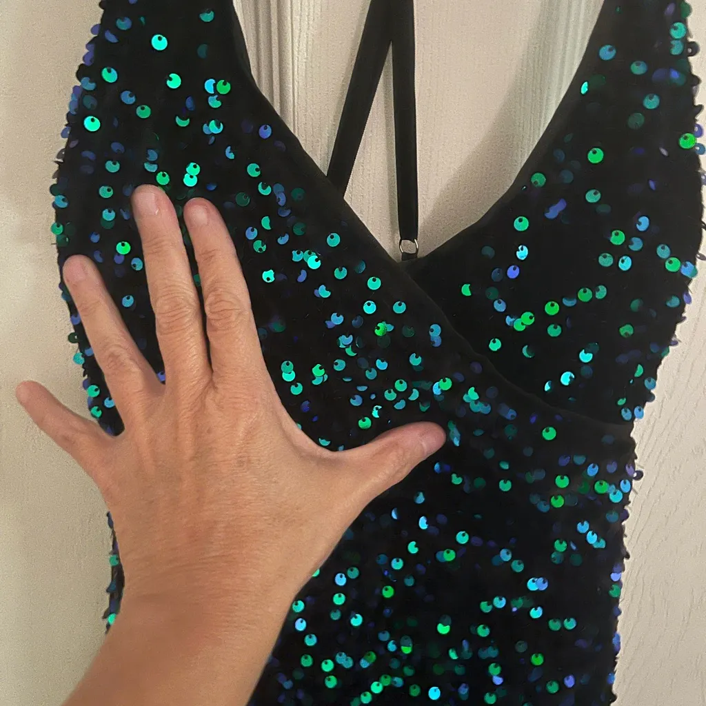 Lulu's Keep it Regal sequin long prom gown NWT size medium Black - Image 2