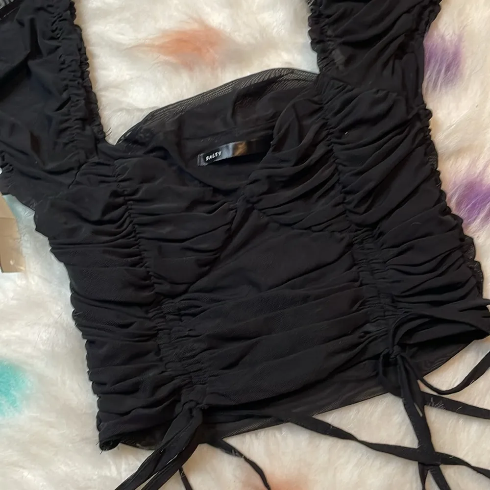 Black Cap Sleeve Cinched Crop Top Woman’s Size Large - Image 2