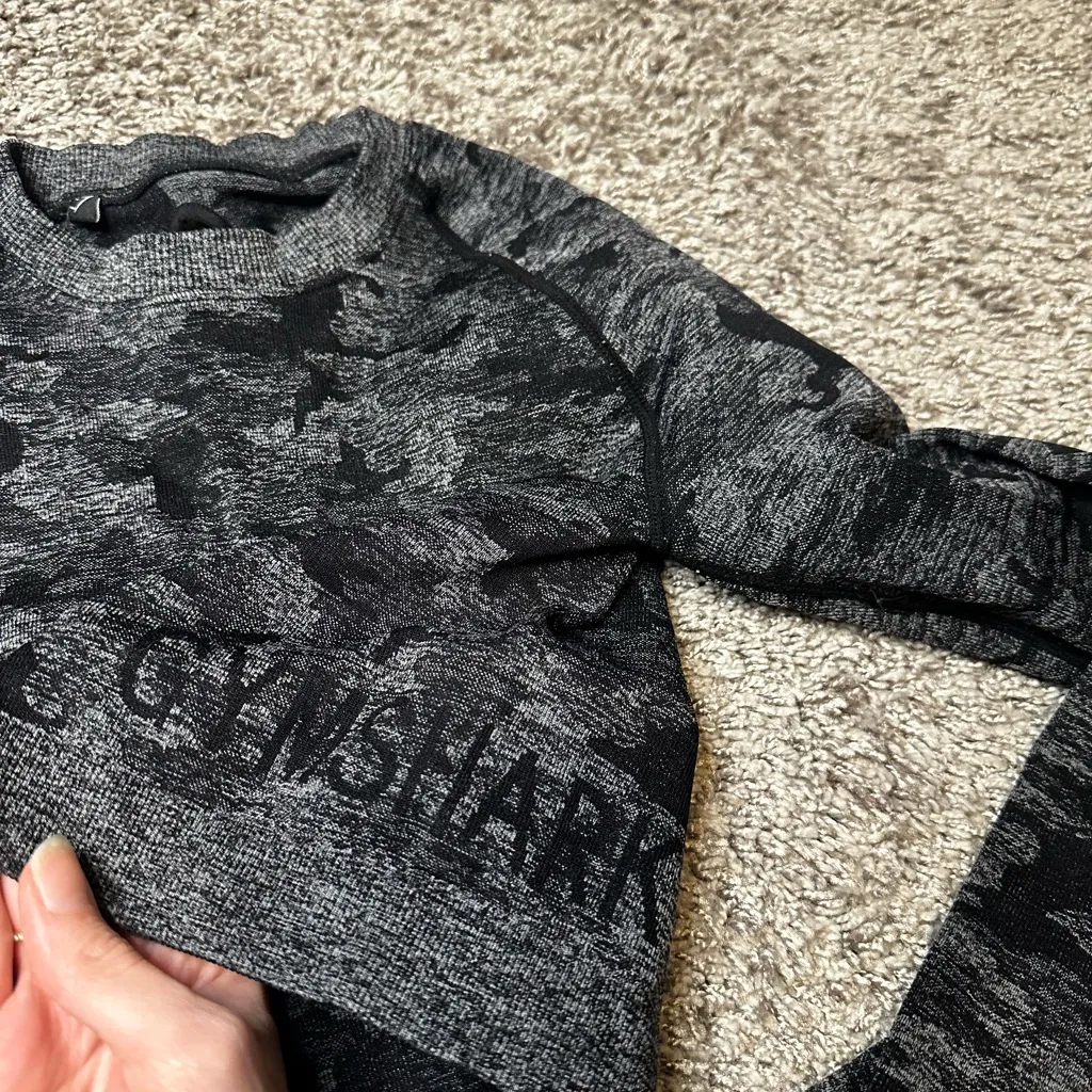 Gymshark Black and Gray Camo Crop Top - Image 6
