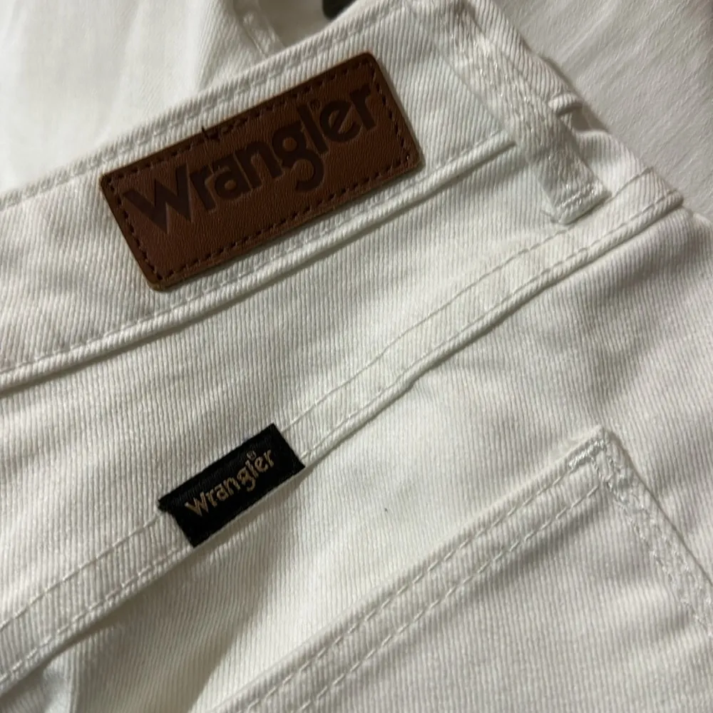 NWT Wrangler 10 " Bermuda shorts. White Classic soft stretch - Image 6