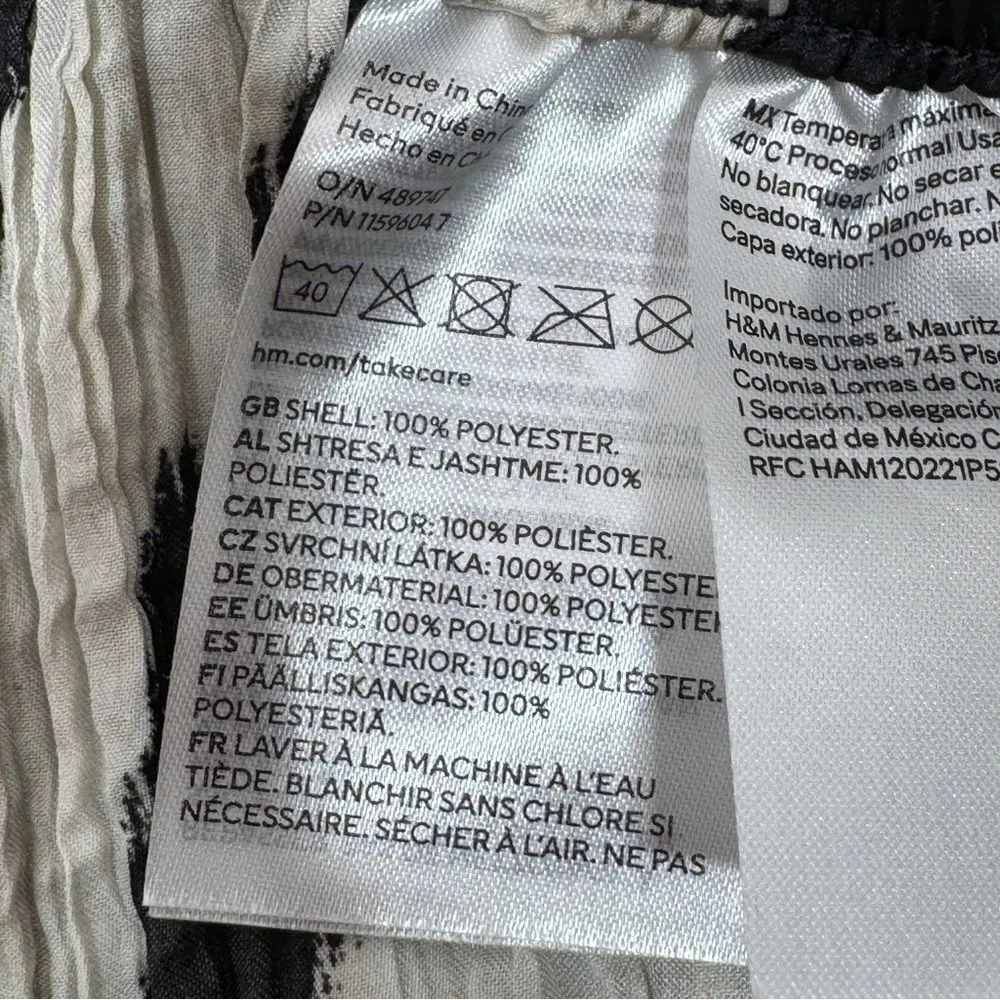 H&M Printed Crinkle Satin Elastic Waist Shorts‎ Black Cream Small - Image 8