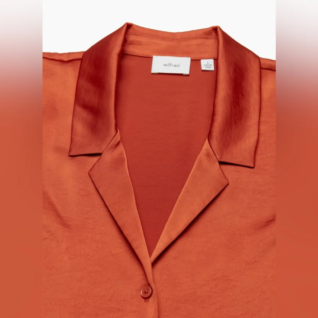 Aritzia Wilfred free form satin button-down blouse in a rust or copper Small - Image 3