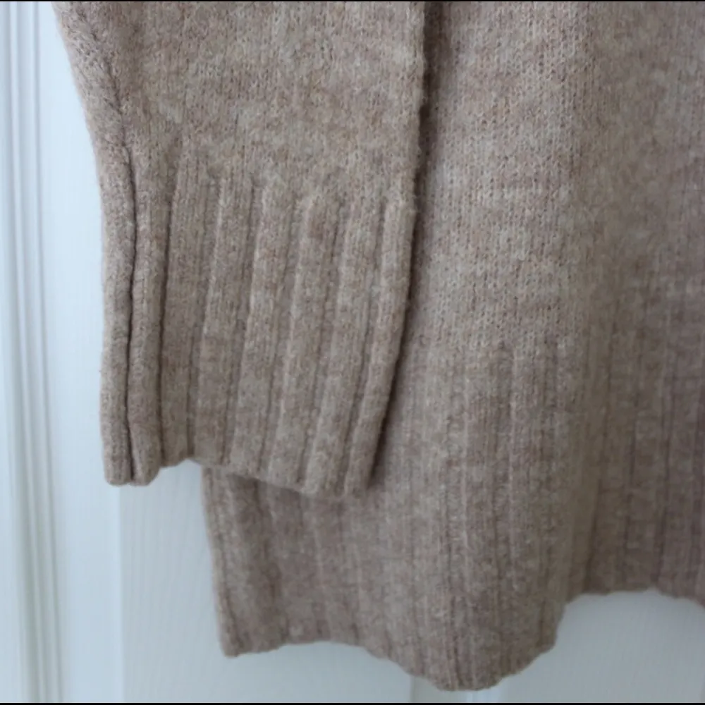 ZARA  | Beige Soft Crew Neck Knit Sweater - Image 3