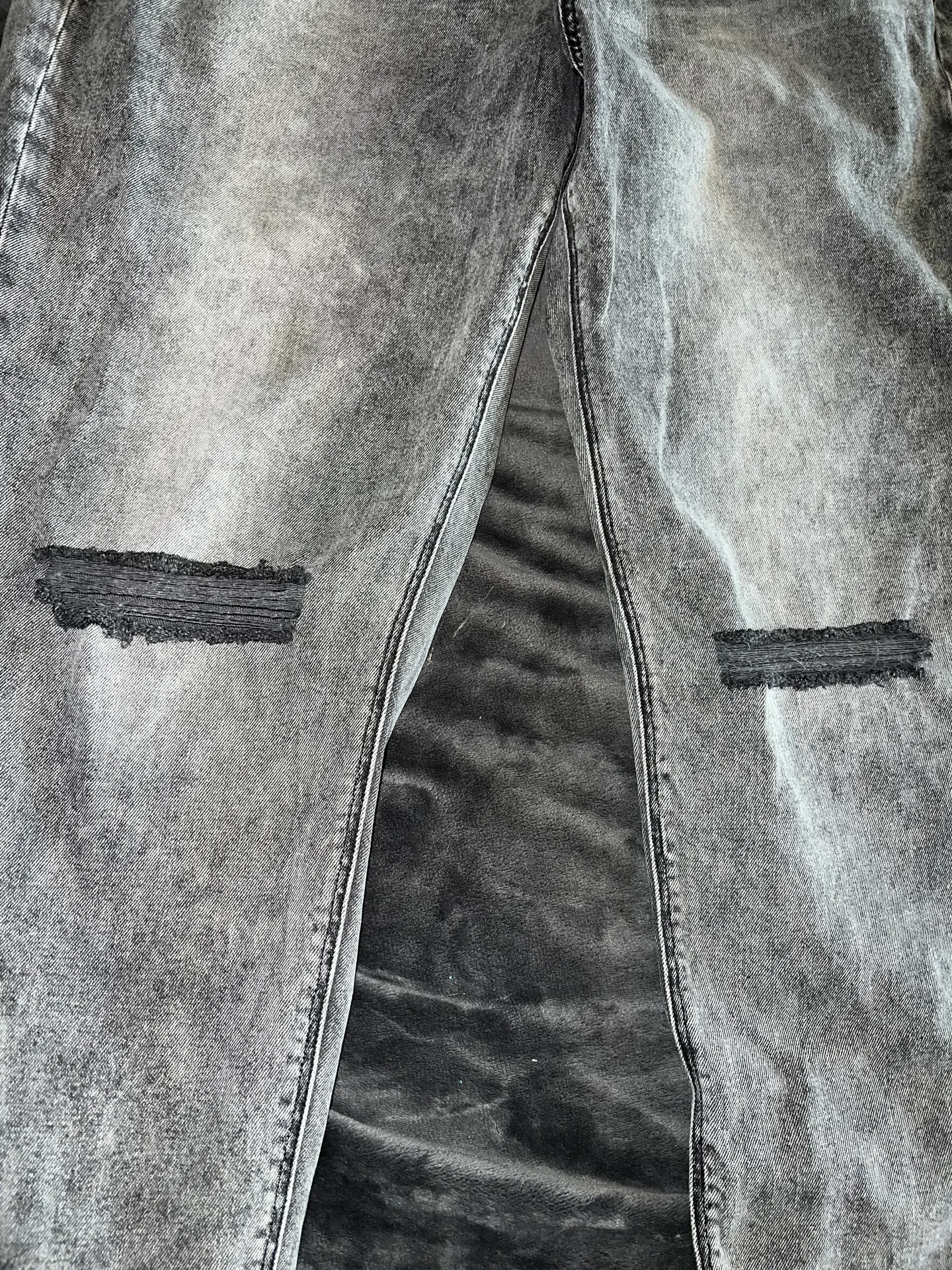 Ripped Mom Jean - Image 7