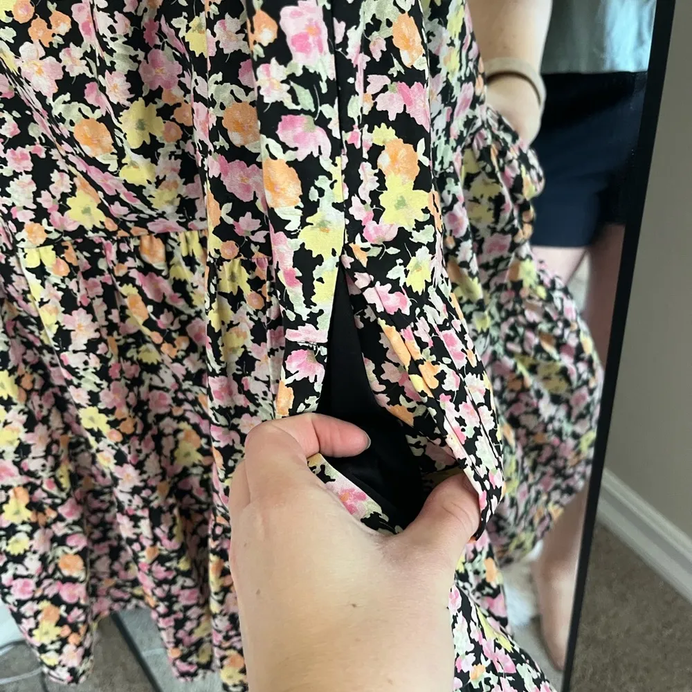 WAYF Floral Puff Sleeve Dress - Image 4