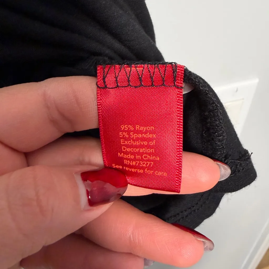 Jennifer Lopez Black Blouse with Lace Shoulders - Image 5