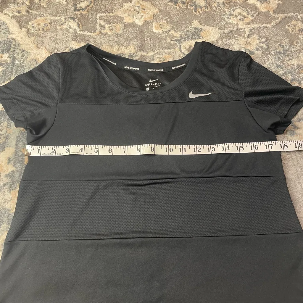 Nike Women's Black Short Sleeve Tee - Image 3