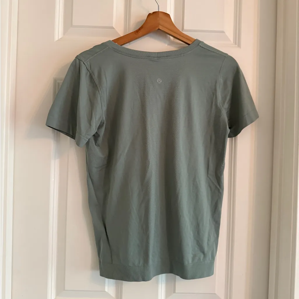 Lululemon Swiftly Tech Short Sleeve (Breeze) *Relaxed Fit Palm Court | Size 4 - Image 5