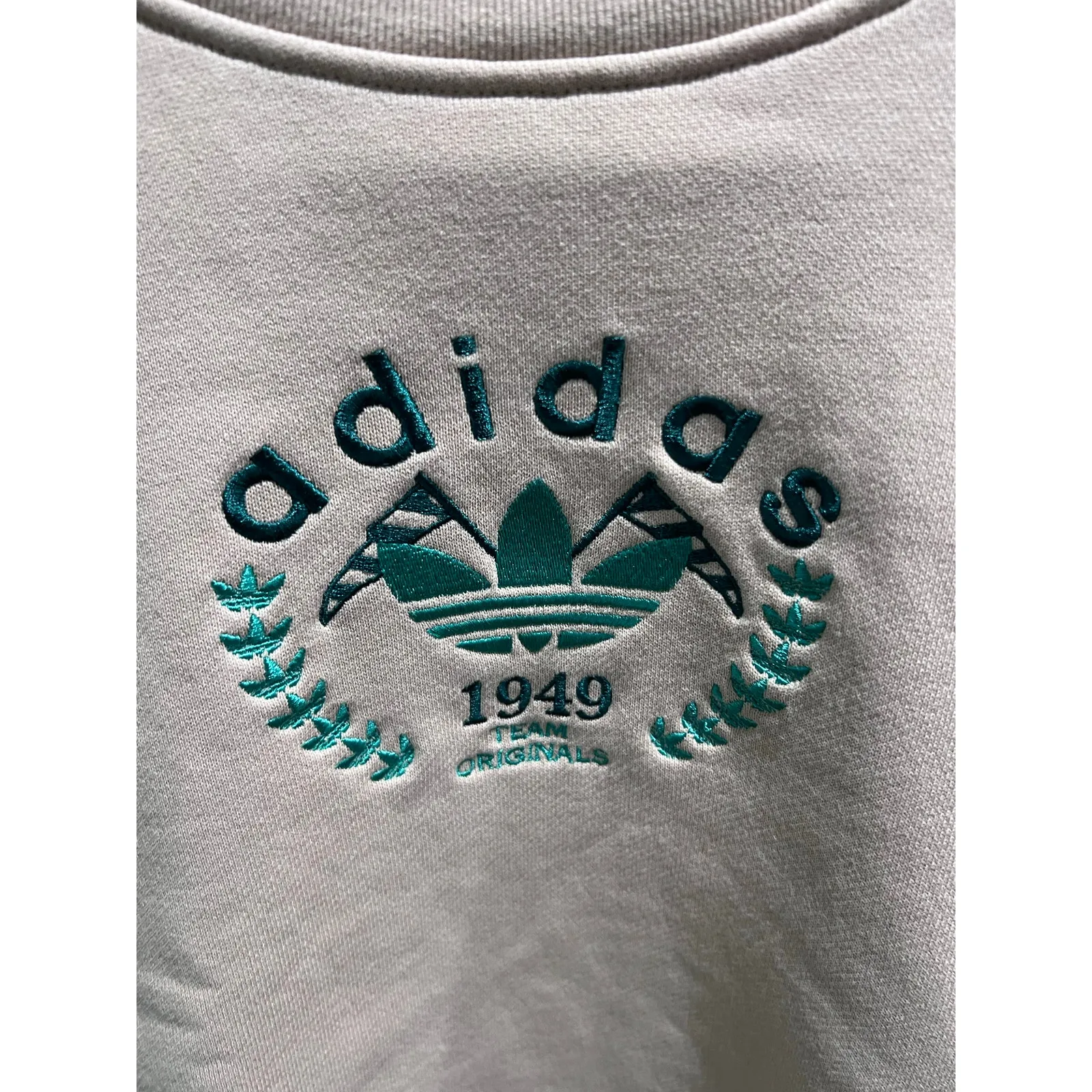 Adidas Originals Trefoil 1949 Crewneck Sweatshirt Beige Tan Women XS Small Logo - Image 6