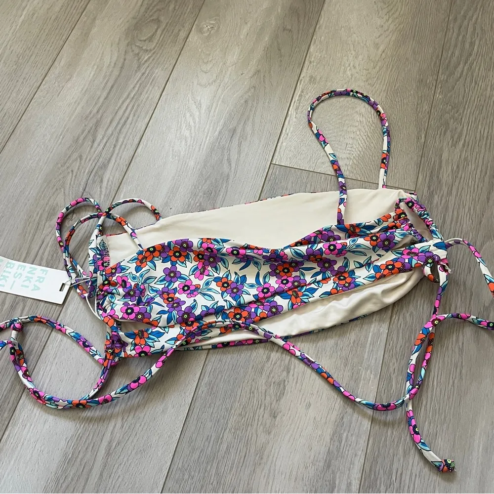 Frankies Bikinis Top NWT floral london bandeau string bikini womens (large) swim - Image 3