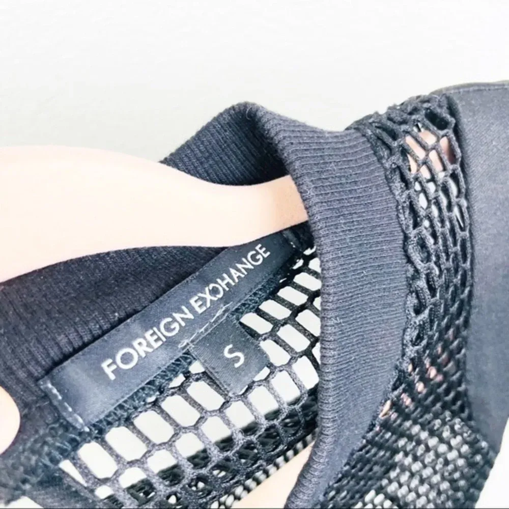 FOREIGN EXCHANGE‎ Black Fishnet Crop Top Size Small - Image 5