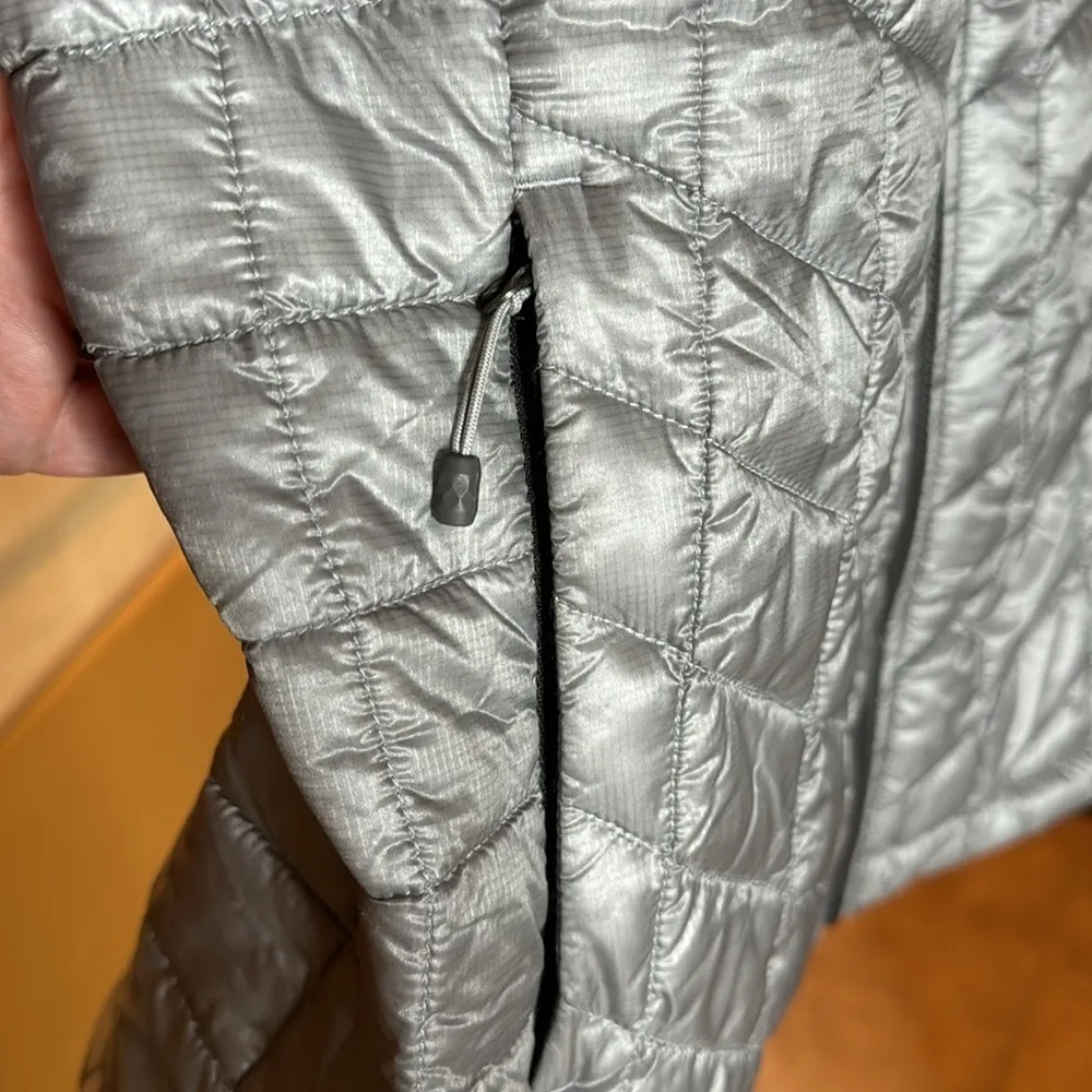 The North Face Ladies ThermoBall Trekker Gray Vest Size Small - Image 7