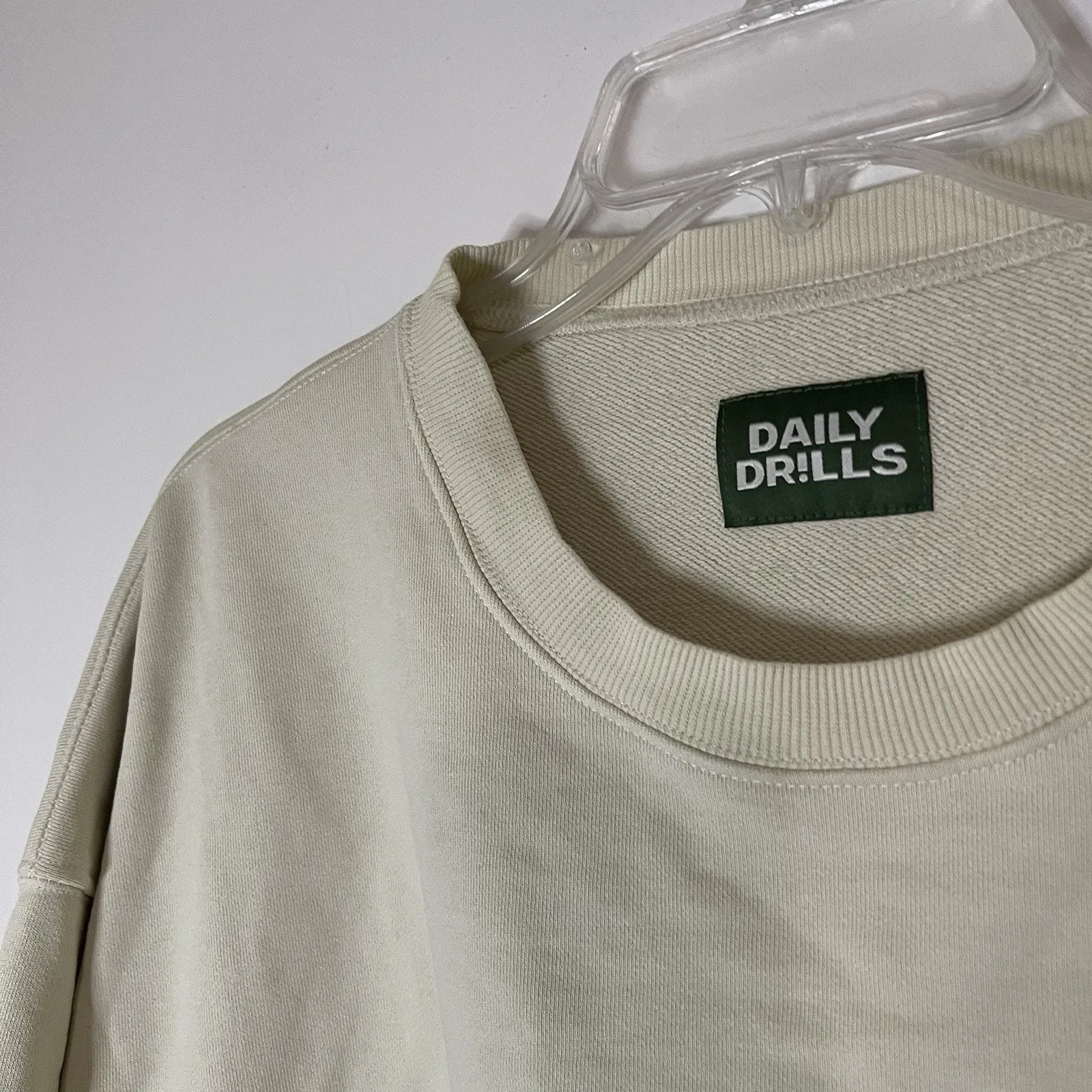 Daily Drills tan Oversized crew neck sweatshirt pullover size Med/Large - Image 2