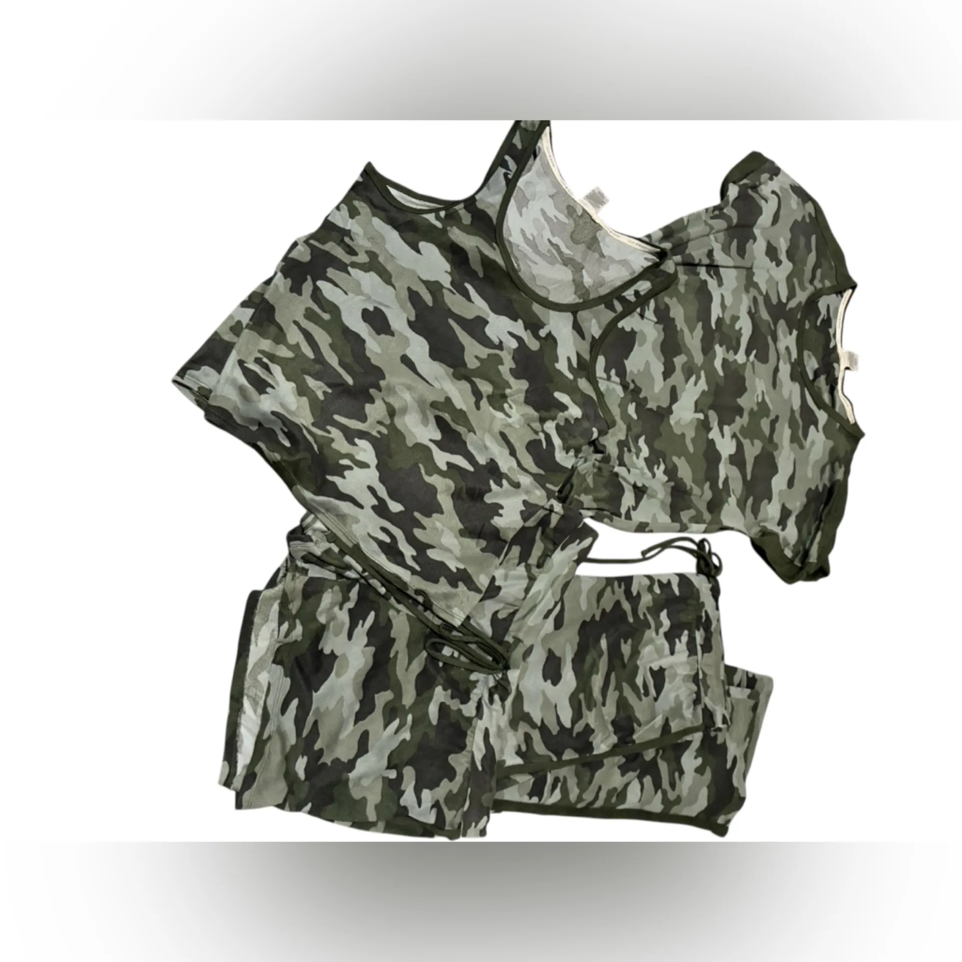Lucky Brand 4 Piece Women's Green Camouflage Loungewear Set. Size L - Image 4
