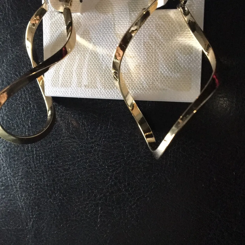 New Badgley Mischka Twisted hoops - Image 2