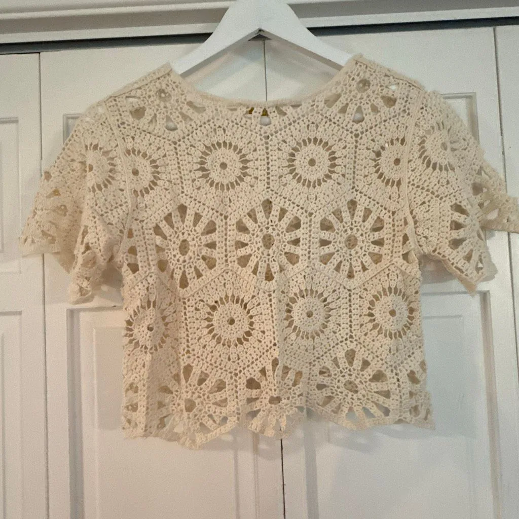 Rebellion white crochet cropped top size small - Image 4