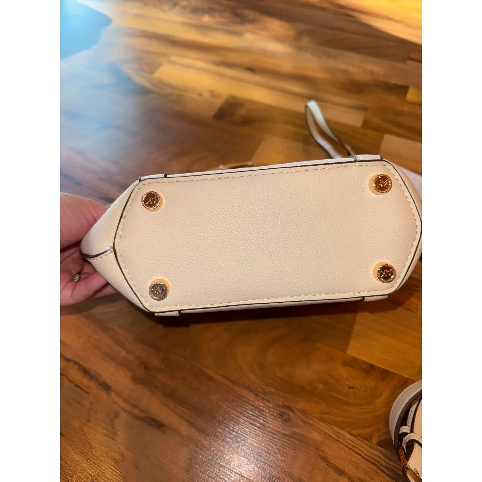 Anne Klein White Pebble  Bamboo Handle Satchel Crossbody Purse Wallet Set beach - Image 3