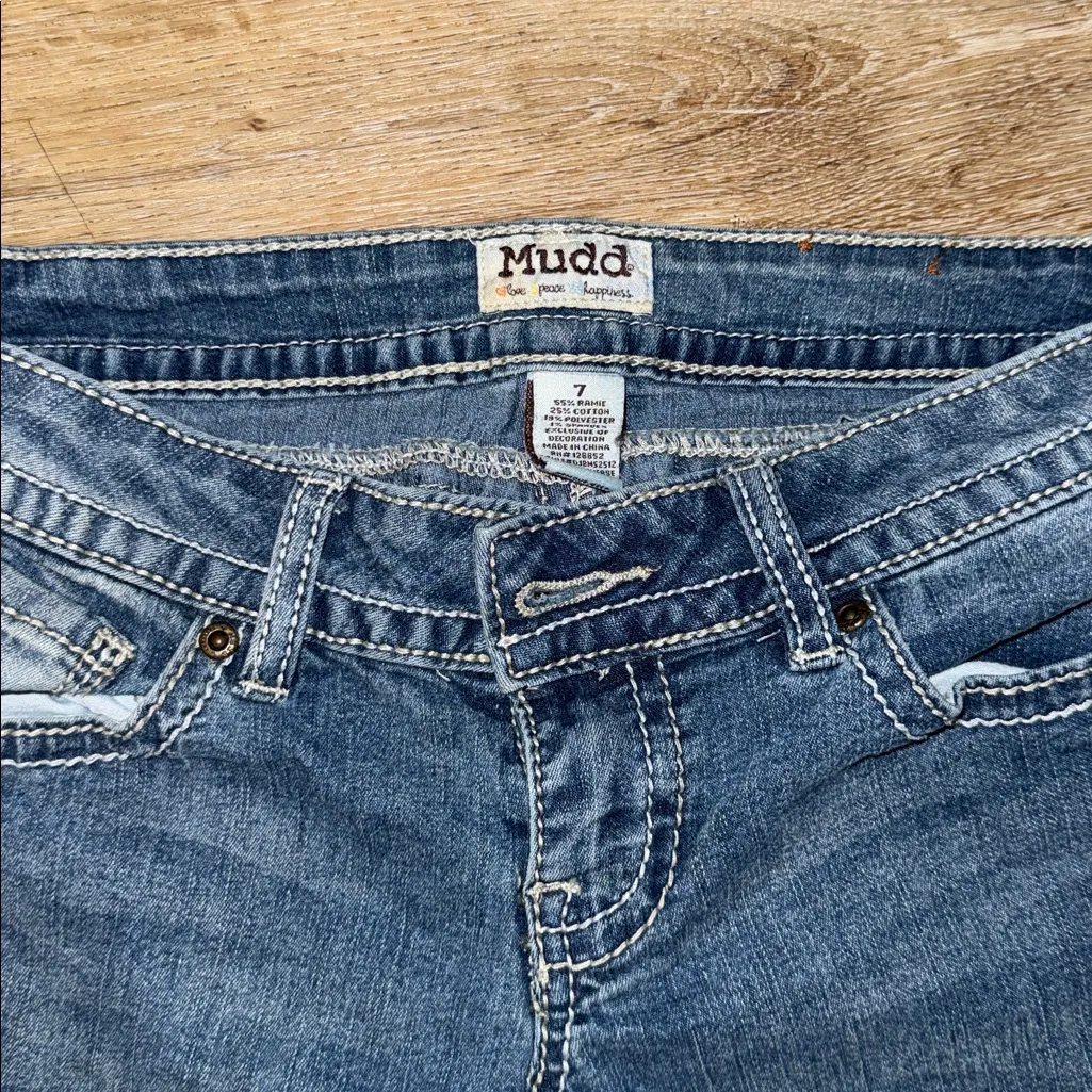 Mudd Women's Blue Jean Capris size 7 - Image 3