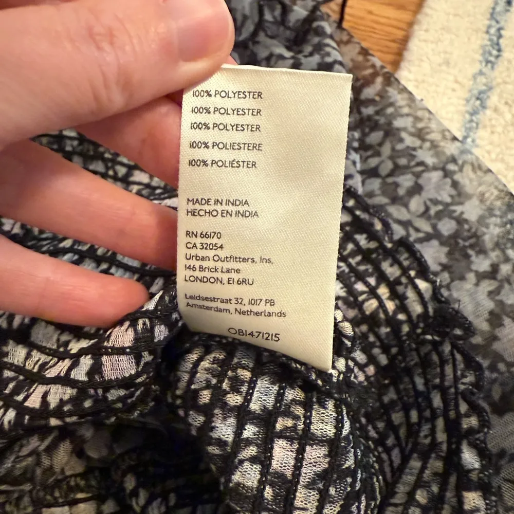 Free People Beatrice Mesh Blouse Top Floral Printed Ruffle
Smocked Sz L - Image 11