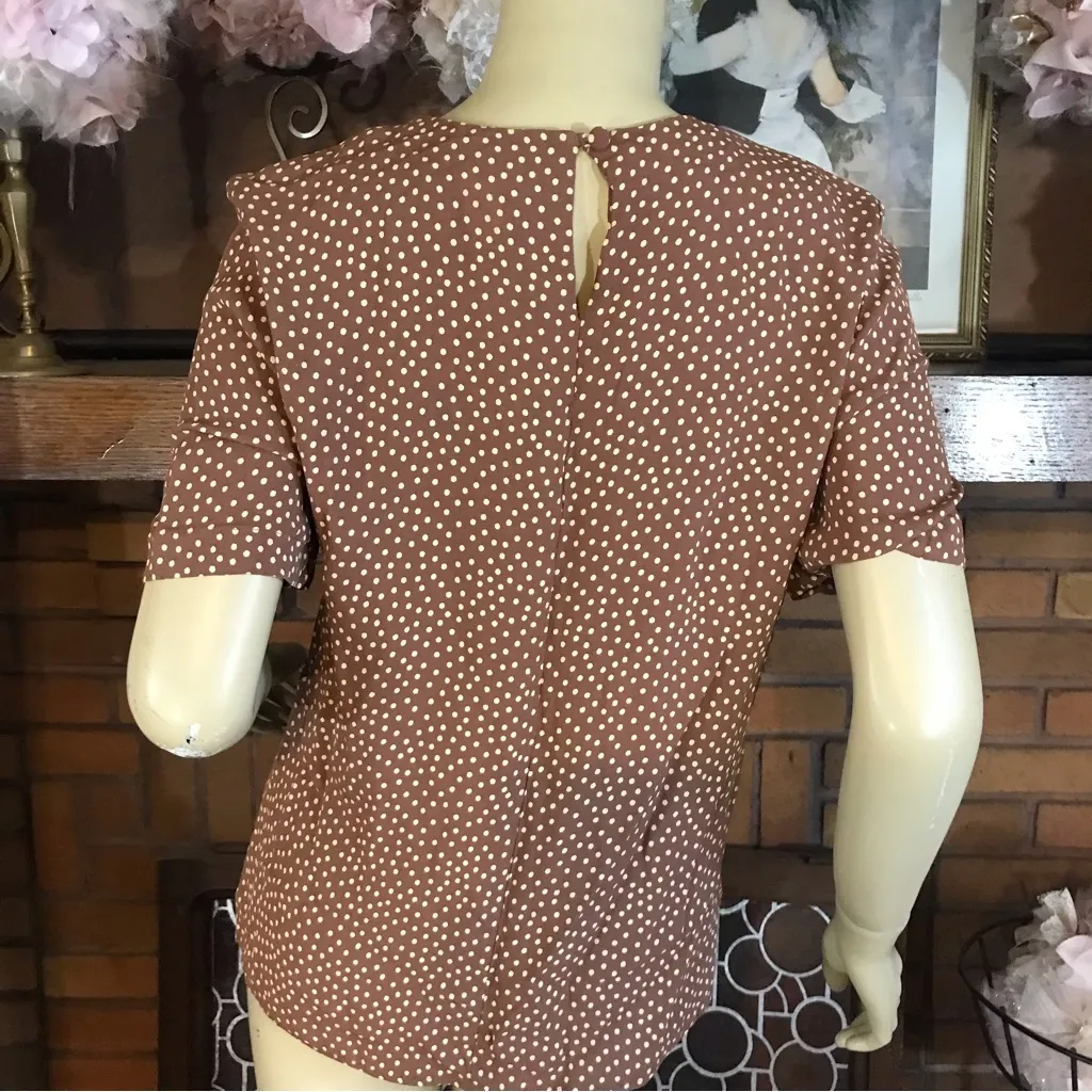 JH COLLECTIBLES VINTAGE 1980'S BROWN & CREAM POLKA-DOT RAYON BLOUSE (10P) - Image 6