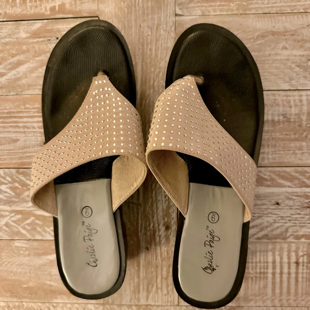 🌟Charlie Paige Rhinestone Flip Flop Wedges Sandals🌟 ~9 - Image 3