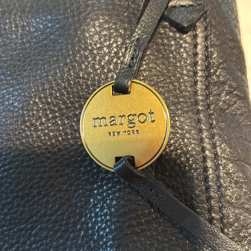 Margot Classic Black Leather Shoulder Bag - Image 2