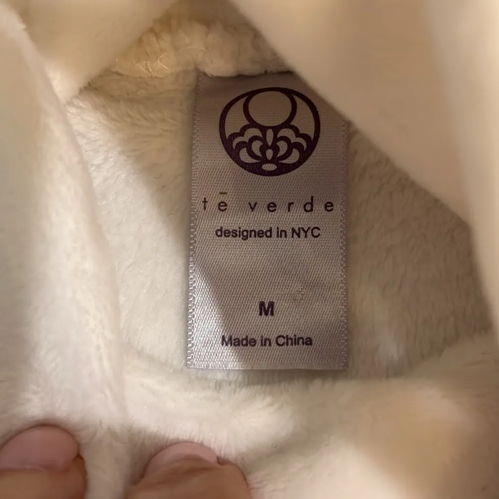 White long sleeve soft turtleneck Size M - Image 8