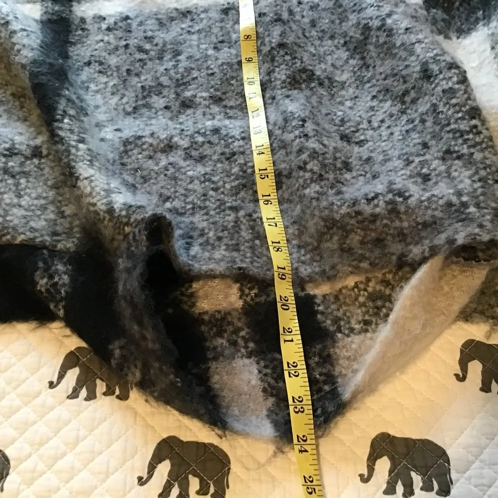 Shrug Wrap Poncho Sweater Black Gray Off White One Size The Capsule Wardrobe - Image 9