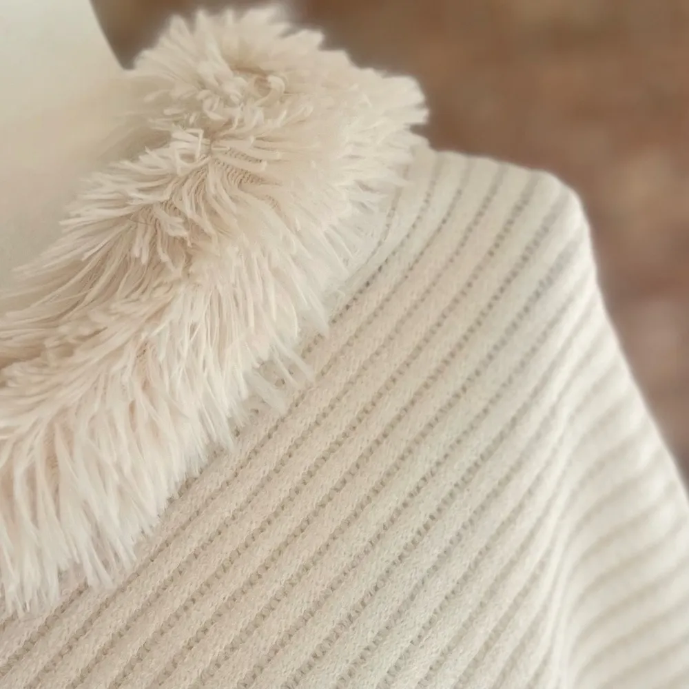 Steve Madden Cream Faux Fur Cowl Fringe Asymmetrical Poncho OS - Image 4