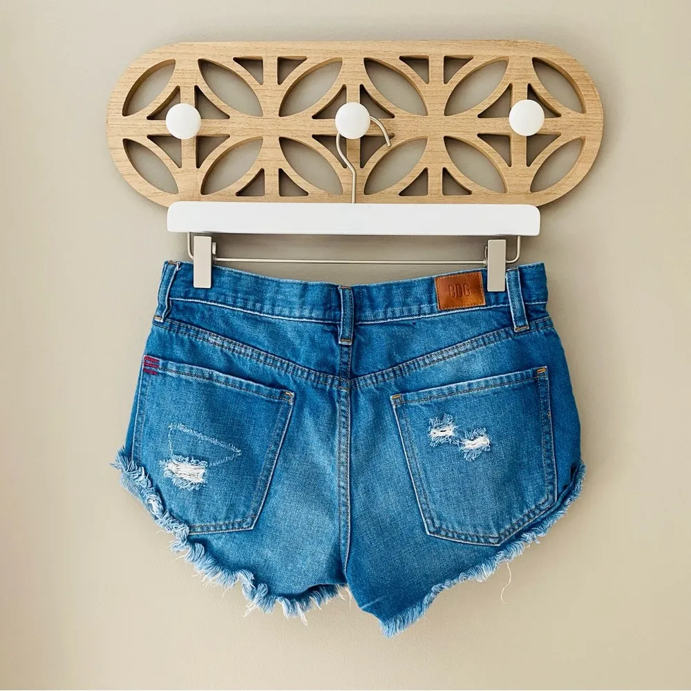 BDG by Urban Outfitters Boyfriend Low-Rise Denim Shorts Blue Sz 26 - Image 8