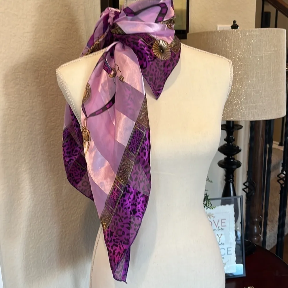 Purple Black Leopard Print Pattern Scarf Gold Tone Chains Sz 36” x 36”  Lavender - Image 2