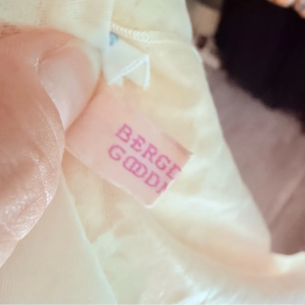 Vintage Bergdorf Goodman Asha sleeveless floral lace ruffle long robe nightgown Tan - Image 5