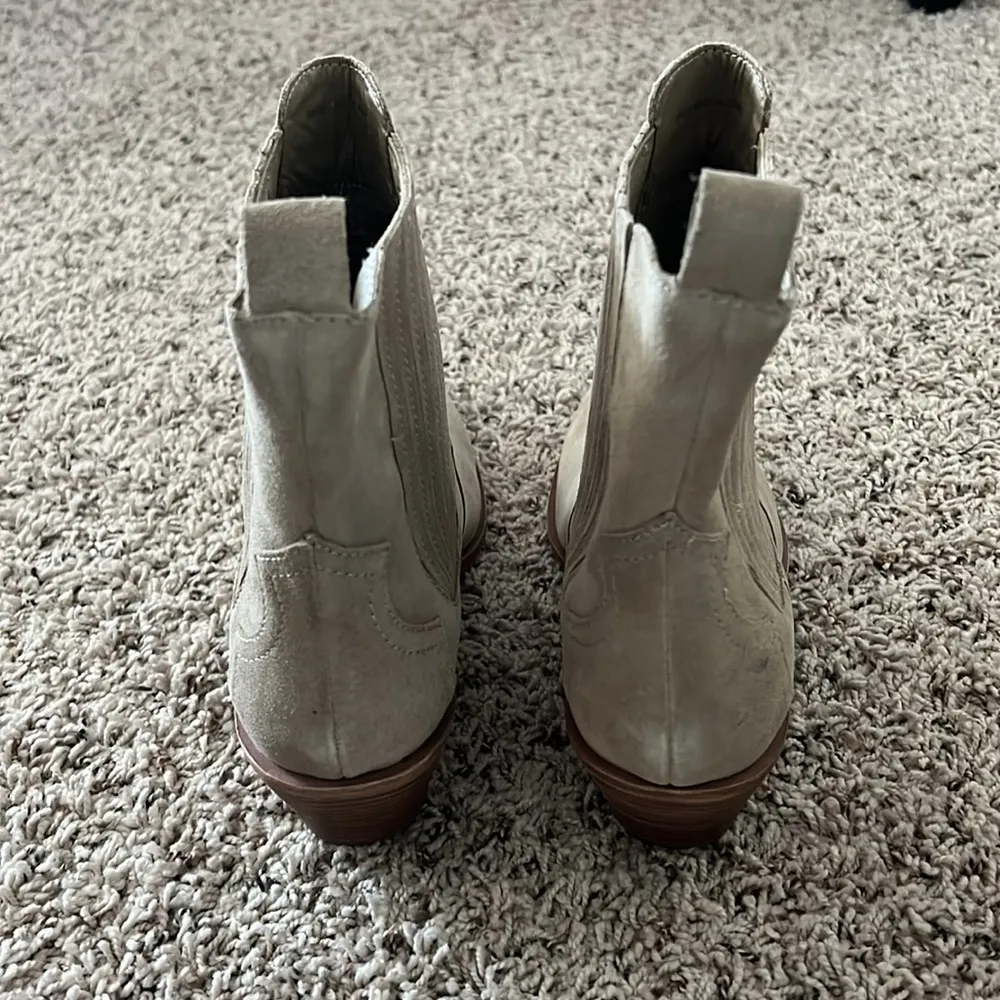 Dolce Vita Senna Bootie in Almond Suede, Size 11 NEW in Box Tan - Image 9