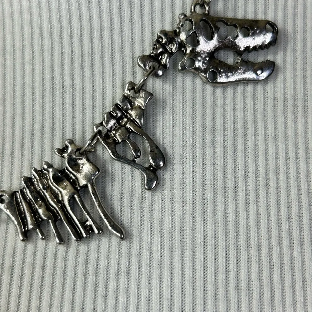 Dinosaur Skeleton statement necklace silver - Image 2