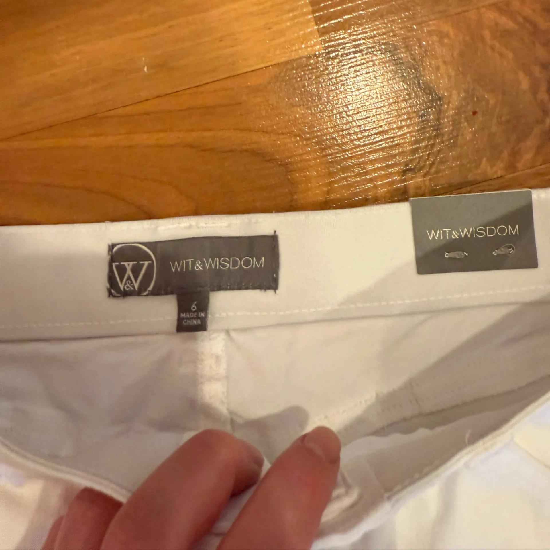 Wit & wisdom ab solution optic white shorts Bermuda size 6 NWT‎ - Image 2