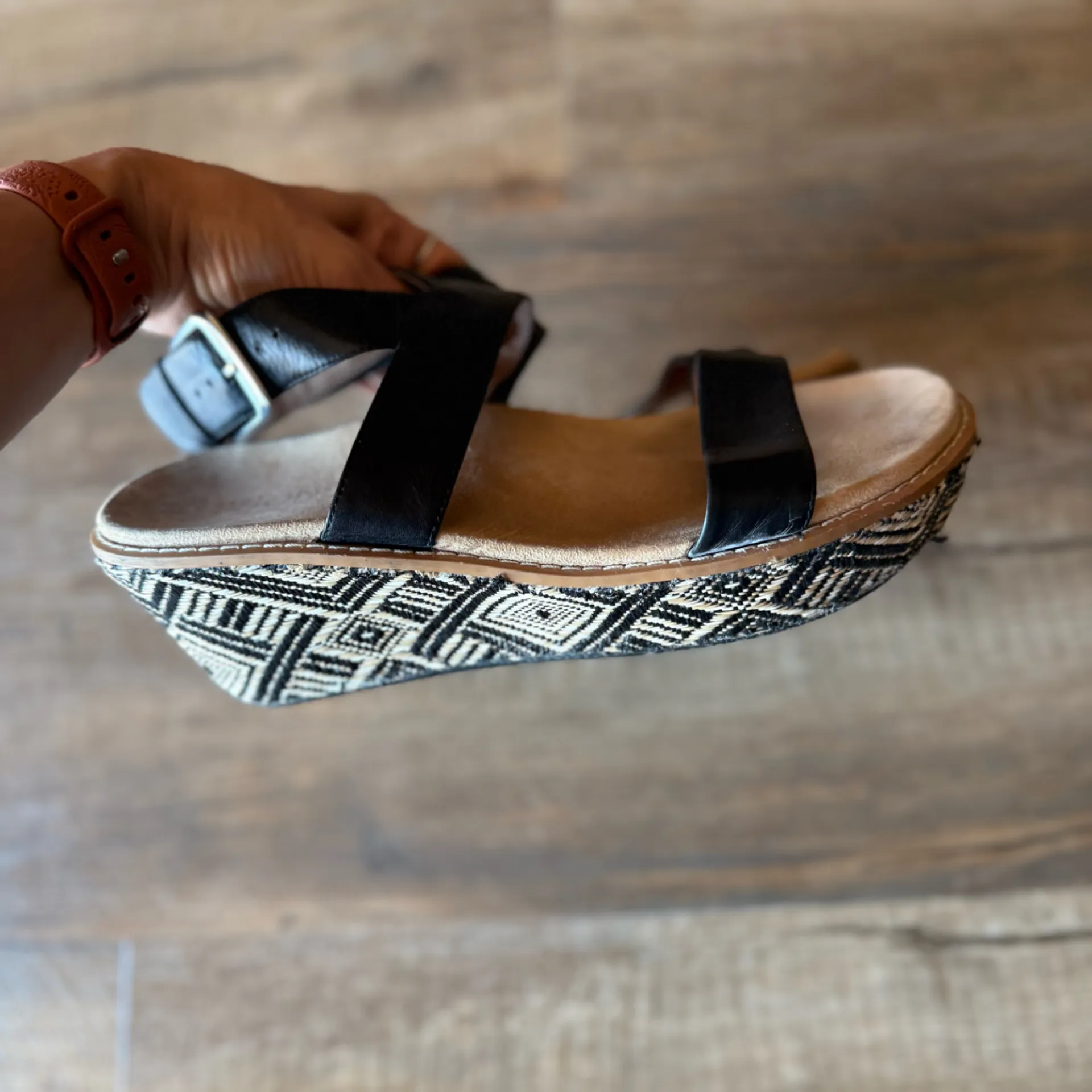 Vionic Cancun Black Leather Wedge Sandals - Image 3