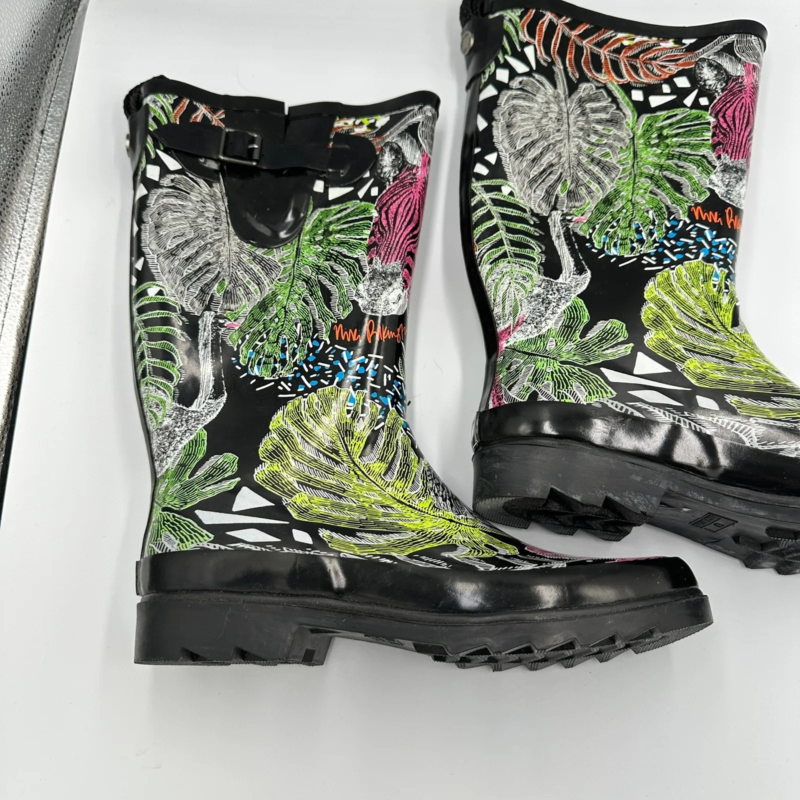 Sakroots Women's Black Tropical Leaf Print Tall Rain Boots Size 10 NWOT - Image 3