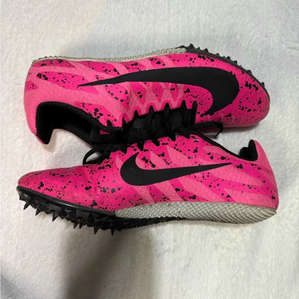 Nike Pink and Black Athletic Shoes with Speckled Design - Image 5