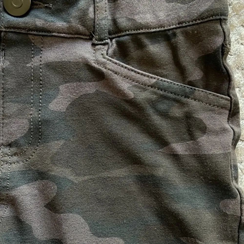 Women's Knox Rose Camo Black Gray Leggings Pant Size XS GUC #6622 - Image 4