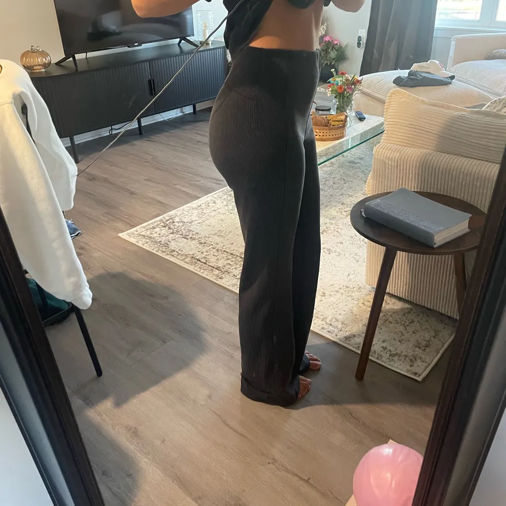 Lululemon Ribbed softstreme flared pants - Image 5