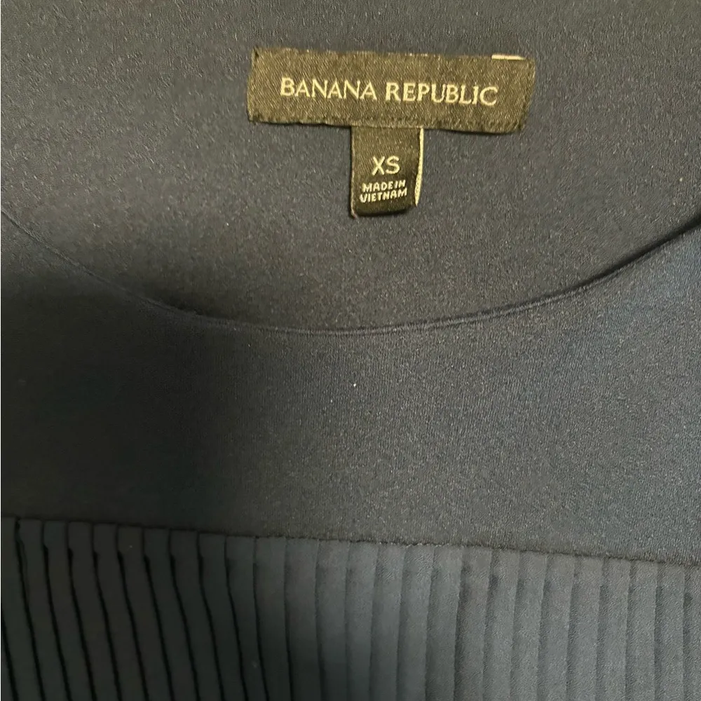 Banana Republic Size XS Long Sleeve Navy Shirt pit to pit 18 length is 22 - Image 3